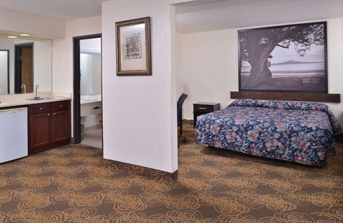 Waukegan Hotel | Rodeway Inn Waukegan - Gurnee