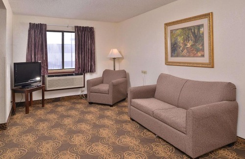 Waukegan Hotel | Rodeway Inn Waukegan - Gurnee