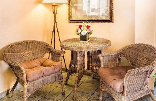 West Park Community Hotel | Rodeway Inn and Suites Bakersfield