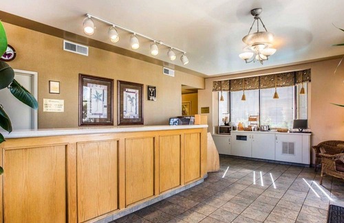 West Park Community Hotel | Rodeway Inn and Suites Bakersfield