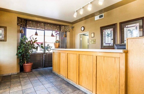 West Park Community Hotel | Rodeway Inn and Suites Bakersfield