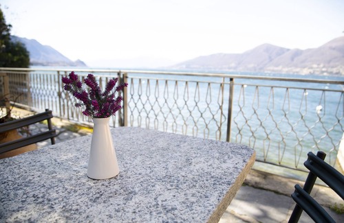 Brezzo di Bedero Apartment | RODODENDRO- Villa On The Lake