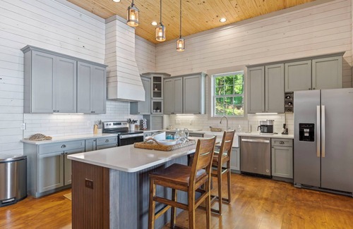 Dadeville House | Rod’s Place at Lake Martin!