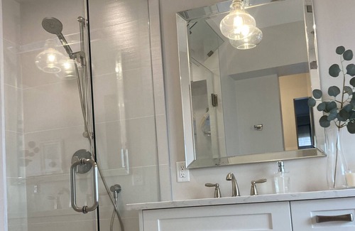 Wilden House | Rogers Home Away from Home/ hot tub!/ steam shower!