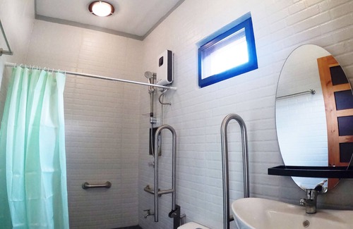Puerto Galera Hotel | Rold and Roub Home Suites by Cocotel