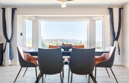 Mariposa House | Rolling Oaks Ranch - 200 Acres of Lakeside Beauty & Countryside Serenity