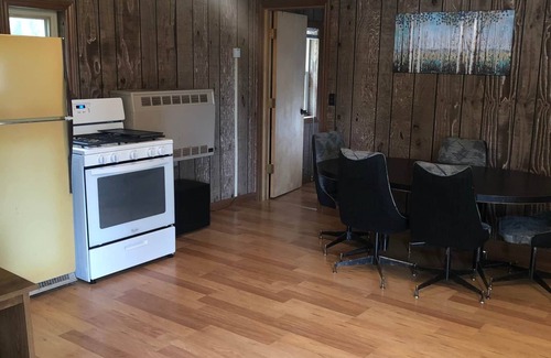 Ainsworth House | Rolling Stone Lakeside Cabin 3 East Shore Resort 3 Bedroom