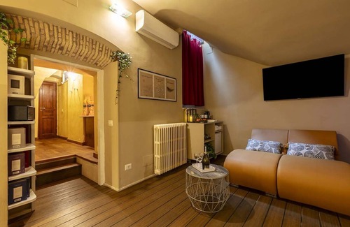 Rione V Ponte Apartment | ROMAC Coronari near Navona with fitness room and sauna