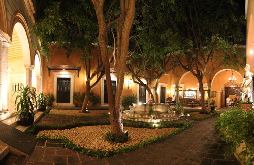 Centro Bed & Breakfast | Romantic And Charming One Block 1/2 From Main Square