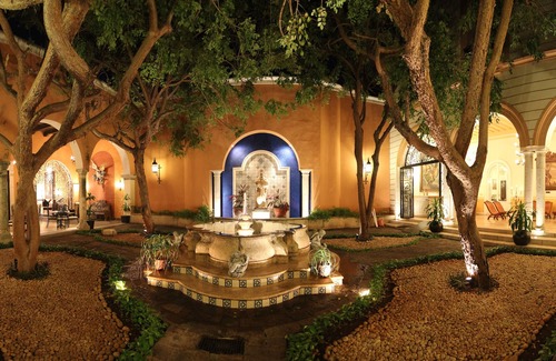 Centro Bed & Breakfast | Romantic And Charming One Block 1/2 From Main Square