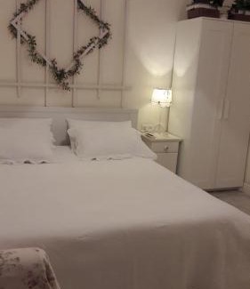 Prospekt Svobody Apartment | Romantic apartment near Opera with Air-conditioning
