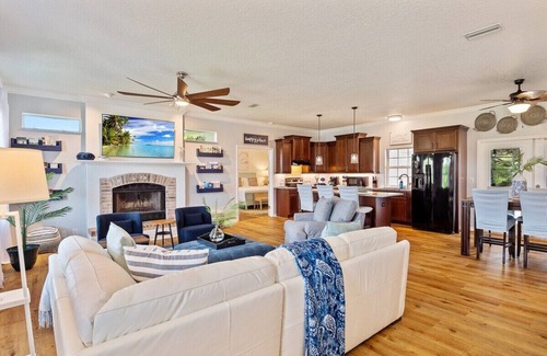 Palm Coast House | Romantic Beach Home with Heated Pool, Golf Cart