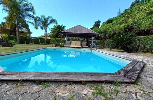 Teahupoo House | Romantic bungalow with stunning views and swimming pool
