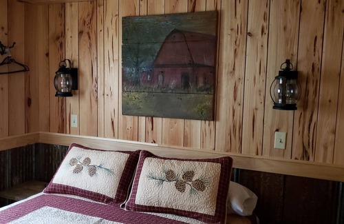 Jefferson Cabin | Romantic Cabin with gorgeous views 5 minutes away from downtown West Jefferson.