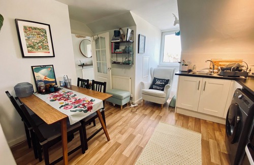 Loanhead Apartment | Romantic, cosy and aesthetically appealing home.