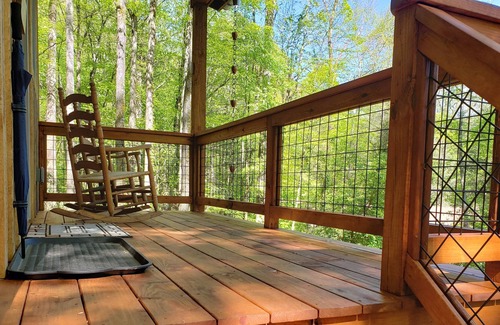 Maggie Valley Cabin | Romantic, cozy cabin for two, right in the heart of Maggie Valley!