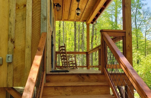 Maggie Valley Cabin | Romantic, cozy cabin for two, right in the heart of Maggie Valley!