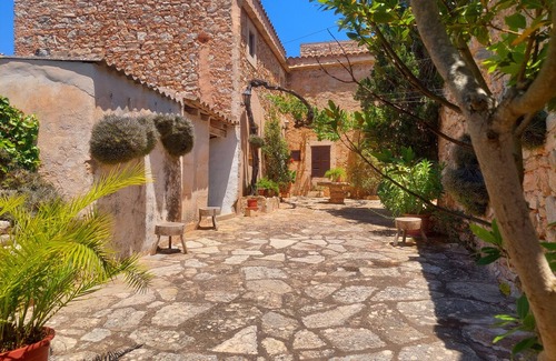 Felanitx Cottage | romantic Country house in the hills of Cas Concos, 8 pers., pool, A/C, Wifi