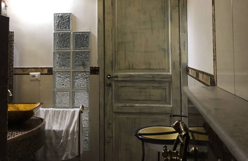 Coste House | Romantic escape in the millstone