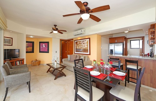 Colonia 5 de Diciembre Condo | 😍ROMANTIC GETAWAY😍AMAZING OCEAN VIEWS -HOP, SKIP & JUMP TO THE BEACH -GR8 POOL