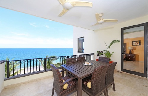 Colonia 5 de Diciembre Condo | 😍ROMANTIC GETAWAY😍AMAZING OCEAN VIEWS -HOP, SKIP & JUMP TO THE BEACH -GR8 POOL