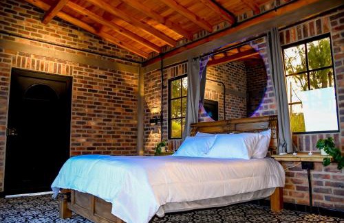 Rionegro House | Romantic Glamping Cabin with Jacuzzi & Views