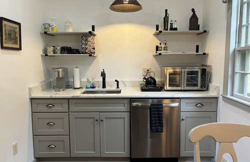 Lisbon Cottage | Romantic, Historic Haskell House near Casinos, Spa, Ocean Beach, Mystic!