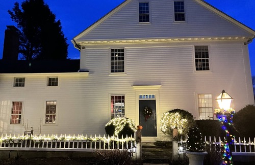 Lisbon Cottage | Romantic, Historic Haskell House near Casinos, Spa, Ocean Beach, Mystic!