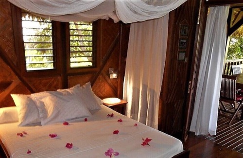 Ambondrona House | Romantic holiday home in the residence Les Hauts Manguiers