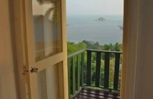Manuel Antonio House | Romantic House with 4 Decks & Beautiful Ocean Views!