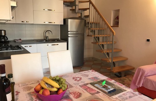 Cassone House | ROMANTIC IDIPENDENT HOUSEHOLD three minutes from the beach GARAGE satellite TV