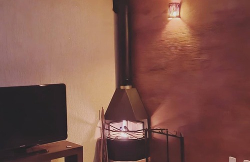 Piratuba Cottage | Romantic in the Dam, Cozy, Fireplace and Playground 🐶 🏡
