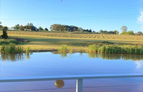 Lovedale House | Romantic lakehouse set in a private vineyard in the Hunter Valley