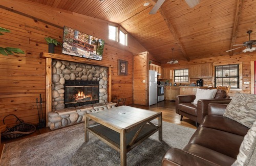 Branson Cabin | Romantic Log Cabin Escape Near Branson