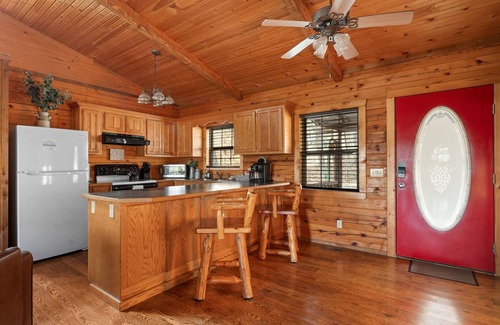 Branson Cabin | Romantic Log Cabin Escape Near Branson