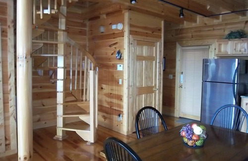 Gatlinburg - Pigeon Forge Cabin | Romantic Luxury Getaway,Breathtaking View,Free HS WiFi,Htub,Xm,Smart Home Theatr