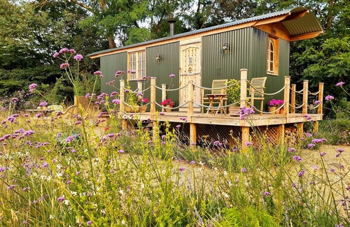 Windsor Cabin | Romantic Luxury Shepherd’s Hut (Wagon) near London & Windsor