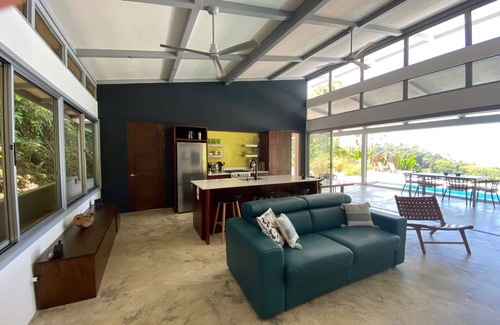 Ballena House | Romantic mountain retreat with views of the Whale’s Tail and the Pacific Ocean