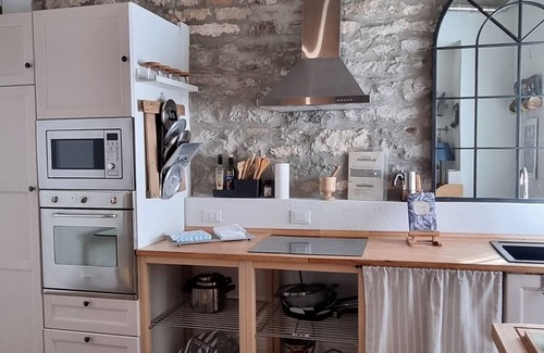 Citta Nuova-Barriera Nuova-San Vito-Citta Vecchia Apartment | Romantic North East loft near the station with glimpse of the sea and elevator