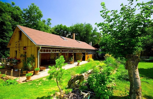 Lancov Cottage | Romantic old "bee" house in nature. Enjoy the silence!