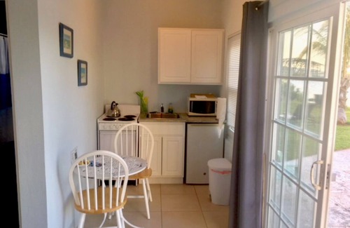 Hamilton Parish Apartment | Romantic - Pool & Ocean View, WiFi, Kayaks, parking