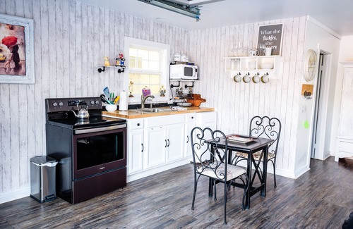 Temecula Apartment | Romantic retreat walking distance to wineries