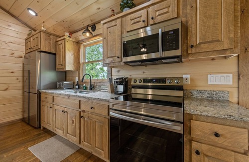 Blue Ridge Cottage | Romantic retreat with spectacular mountain view.