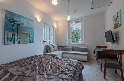 Koper Apartment | Romantic Seafront Studio Koper - Happy Rentals