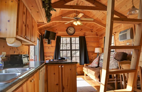 Topton Cabin | Romantic & Secluded Adventure Log Cabin w/HOT TUB + Amazing Mountain Views