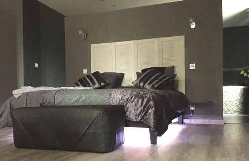 Sernhac Apartment | romantic suite the cocoon