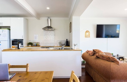 Halls Head House | Romantic summer getaway or bring the family and dog.