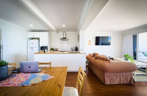 Halls Head House | Romantic summer getaway or bring the family and dog.