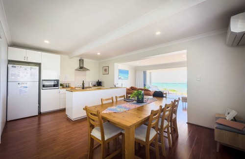 Halls Head House | Romantic summer getaway or bring the family and dog.