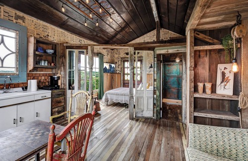 Lampasas Cabin | Romantic Treehouse Escape in Hill Country